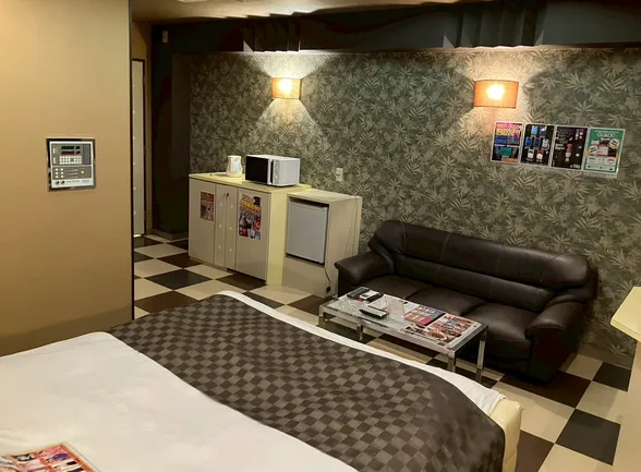 ホテル どんぐりころころ 302号室(守山市のレジャーホテル)
